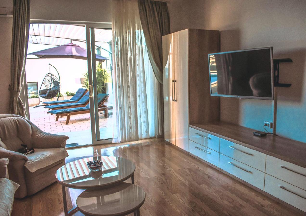 Apartment With Private Pool "Patricia" 马卡尔斯卡 外观 照片